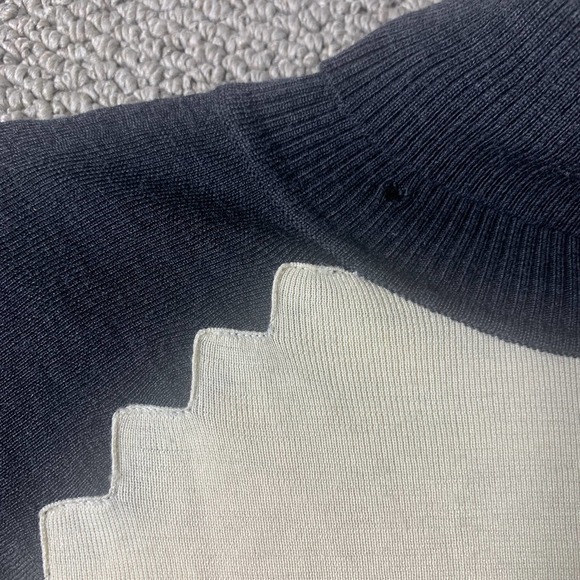 Escada Womens Sweater Size 36 Cream Gray Virgin Wool Turtleneck‎ Long Sleeves - Picture 3 of 14